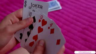 Vú nhỏ, tóc vàng, có một thật đẹp trong phòng ngủ của cô.Họ hôn và gái điếm, trước khi cô ấy liếm cô ấy cạo.Cô facerides các cô trong một 69er