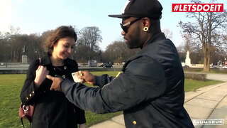 Los VAGOS de BUS #Meggie Marika - Culo Sexy Morena Hardcore Perforado En Autobús Por la Polla Grande y Negro