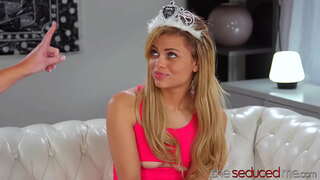 Laukinių MILF Spanked Ir Palaižė Cute Teen