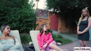 ���ಂದು ಕೂದಲಿನ ಸುಂದರಿ ಬೆಡಗಿ ಕೇಳುತ್ತದೆ ಹೊಸ ದಪ್ಪ ಮೊಲೆಯ ಮಲತಾಯಿಯ ಪಡೆಯಲು ಮತ್ತೆ ತನ್ನ ಇತರ ಮೋಸ ಮಲತಾಯಿಯ.ಅವರು ಕಿಸ್ ಮತ್ತು ಅವರು ಮೂವರು ಸೇರಿ ಹಾರ್ಡ್ ಕೋರ್ ಪೋರ್ನ್ ತಾರೆ ಪಾದ ಮತ್ತು ನಂತರ ತನ್ನ facesits