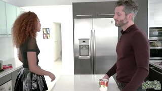 Orang negro anak tirinya Brixley Benz mengucapkan terima kasih kepada dia stepdaddy seksual slobbing penisnya dan dia menunggang ke dalam kelalaian