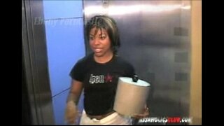 Runnin ایک ٹرین پر Watergirl