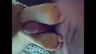 ���त्नी पाऊल छेडणे...