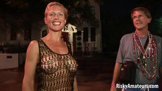 Noeth sexy amaturiaid yn cael hwyl yn un y stryd