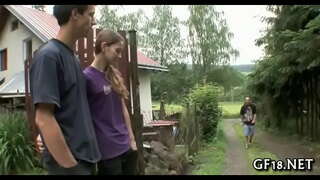 Ta ślicznotka jest szeroko rozprzestrzenia się jej nogi