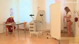 Cute փոքրիկ ծիծեռնակ