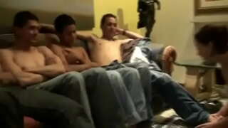 Qız Licks Kişi Ayaqları