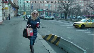 К идеаль сиськам рыжеволосой милашки нежно прикоснулись