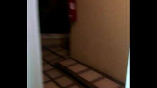 Soția Cojiendo în hotel cu ușa deschisă bogat gemetele