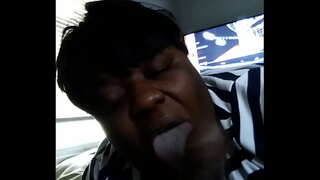 ���ోటితో మొడ్ఢ చీకడం