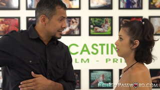 Omrøring teenager har hård sex med stud