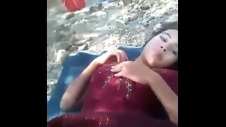 Ɲ�里的青少年户外充满了