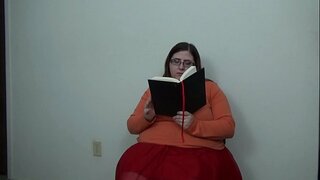 Velma Cosplay léamh agus marcaíocht