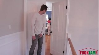 Squirts Ŝarĝo De Cum Sur Hermanastra&amp;#039;s Vizaĝo - Harmonio Miro