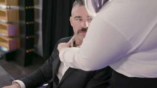 XXL 인 아기를 얻고 Pussyfucked 그녀의 웅스