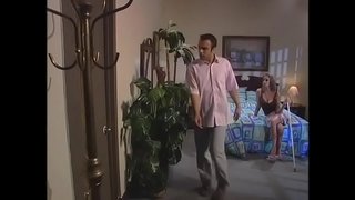 ���ုတ္တယ္မတစ္စံုတစ္စံုအ leggy ရွှေရောင်အတွက်ခွေးတင်ပြနေစဉ်သူမိတ်ဆွေများအကြည့်အတွက်နောက်လာမည့်အခန်း