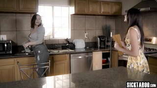 Сексуальную красотку шулай катгый трахнул егет белән зур әгъзасы