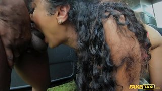 Fake Taxi Indian Marina Maya BBC unang pagkakataon porno sa isang taxi