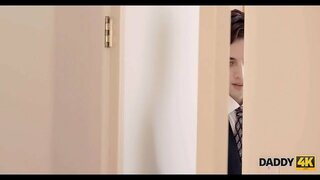 DADDY4K. Потрясающая ҷинсӣ саҳна сола падар ва зебо арӯс аз