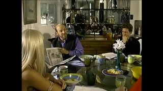 Mairnéalach graí faigheann a uirlis crua sucked ag blonde taibhseach Hannah