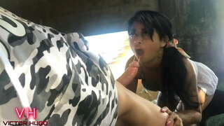 ���ี่ด้านล่างของที่สะพานเพื่อแม่