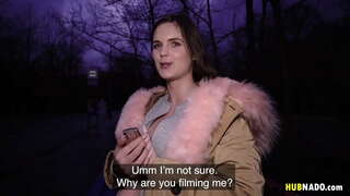 Taylee Pren yn rhoi cyhoeddus blowjob i dawnus Nick