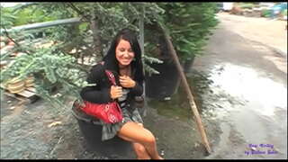 В детской шлюшка с удовольствием позволяет себя трахнуть